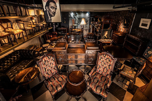 Uno Antiques